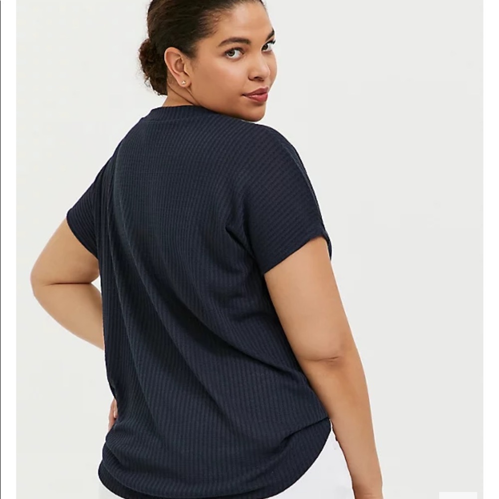 Torrid navy waffle knit tie front top. Size 00 - Picture 8 of 9